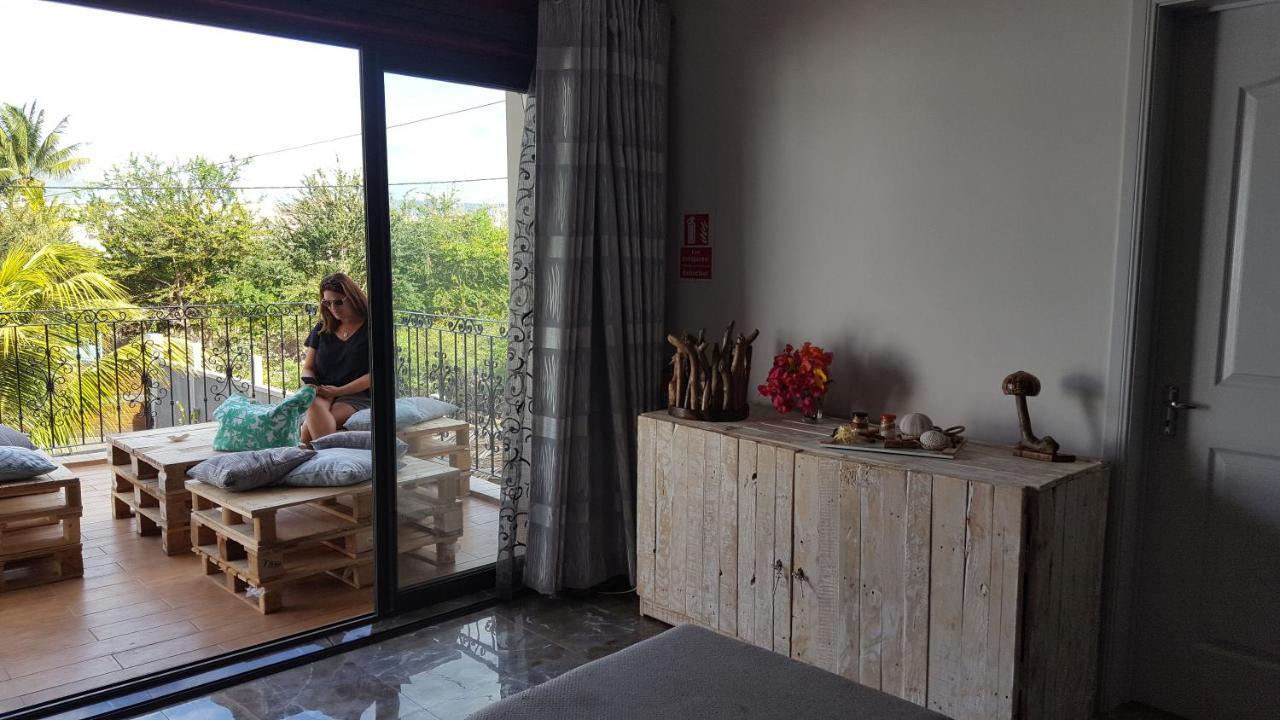 Aux Plaisirs De La Vie Chambre Chez L Habitant Flic-en-Flacq Εξωτερικό φωτογραφία